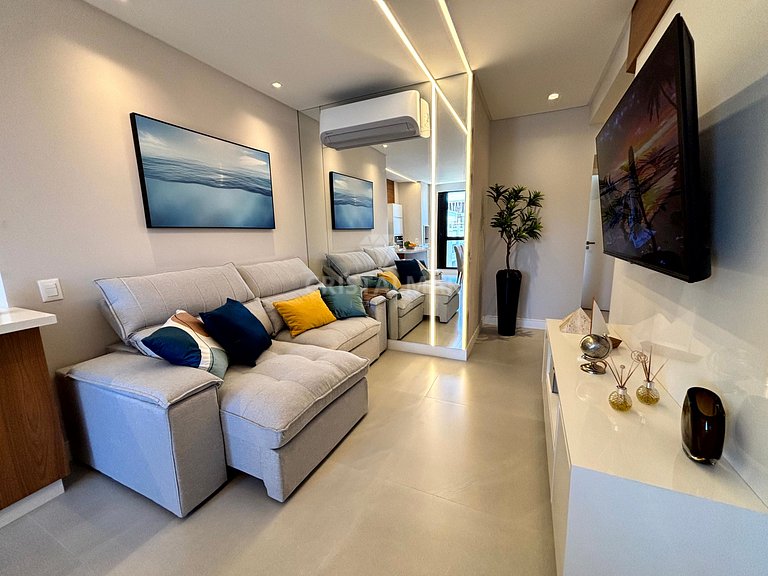 009- Apartamento 3 Suítes com Piscina a 70 Metros da Praia