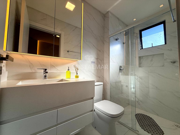 009- Apartamento 3 Suítes com Piscina a 70 Metros da Praia