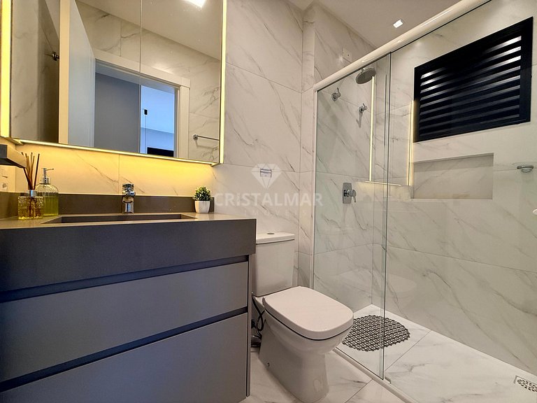009- Apartamento con 3 suites y piscina a 70 metros de la pl