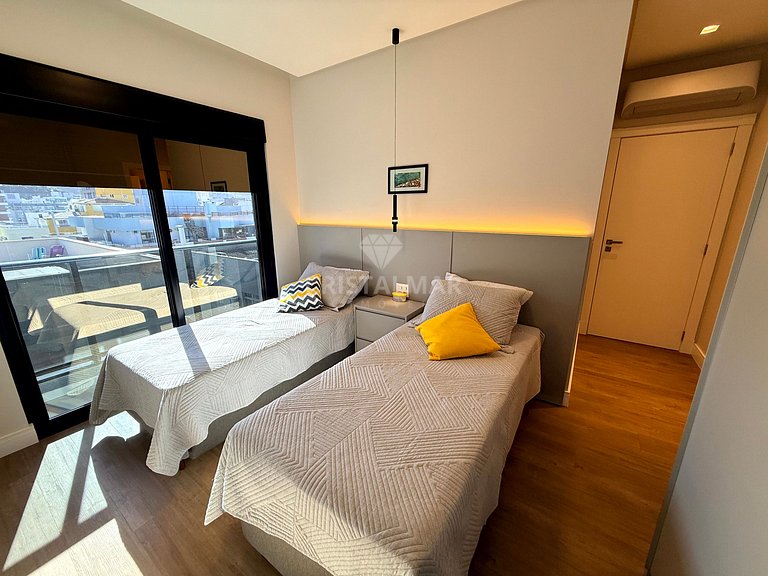 009- Apartamento 3 Suítes com Piscina a 70 Metros da Praia