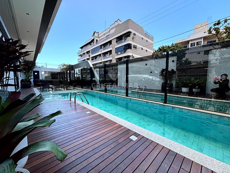 009- Apartamento 3 Suítes com Piscina a 70 Metros da Praia