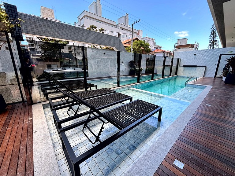 009- Apartamento con 3 suites y piscina a 70 metros de la pl