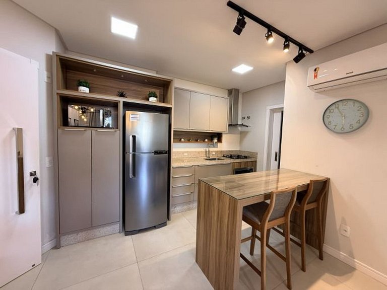 016- Apartamento com 2 quartos em Bombas