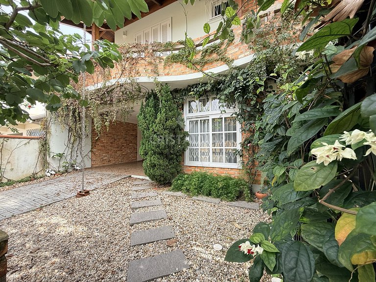 017- Beautiful townhouse with barbecue area 500m from Bombas
