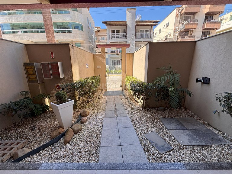 058A- Apartamento 150m da Praia Bombas com  Sacada e Churras