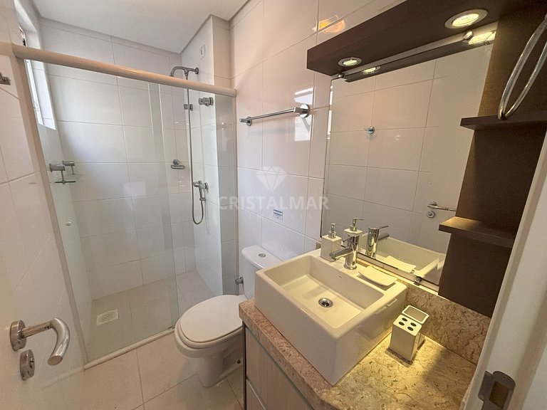 101- Apartamento a 150 m da Praia de Bombas com Churrasqueir