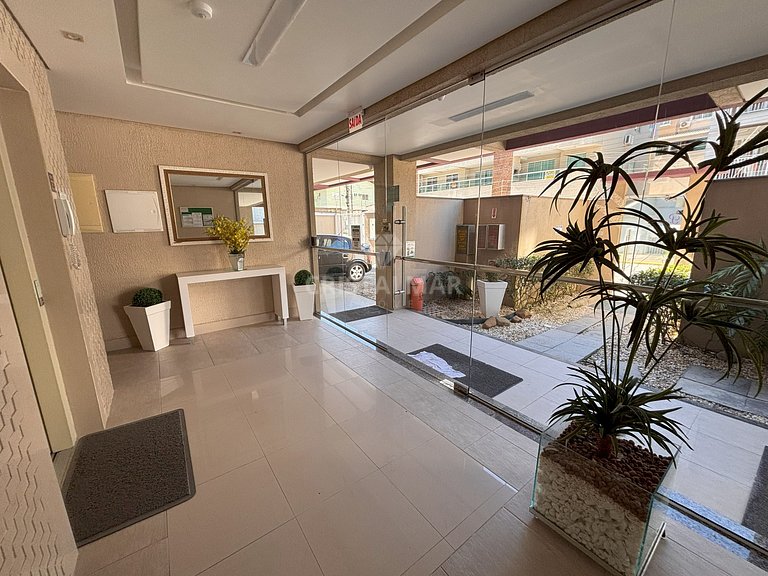 101- Apartamento a 150 m da Praia de Bombas com Churrasqueir