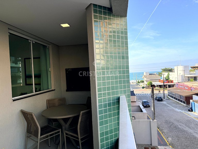 141- Apartamento a 80 metros da Praia de Bombas para até 8 p