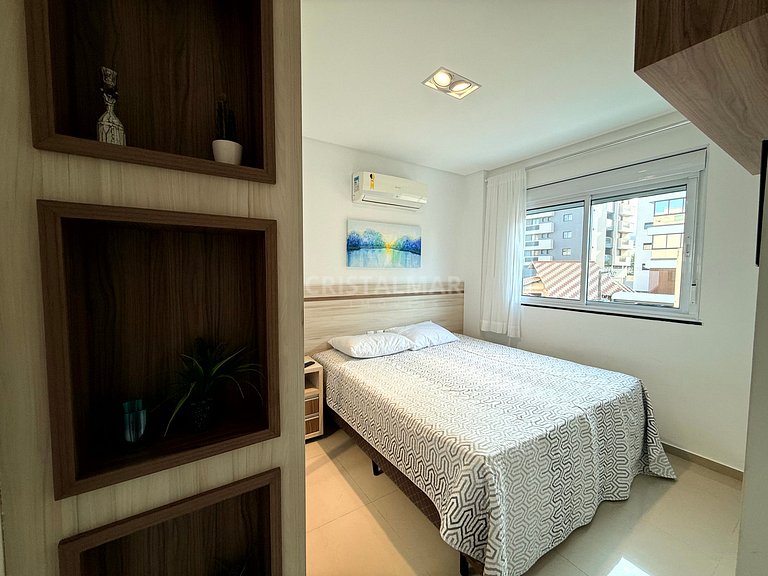 141- Apartamento a 80 metros da Praia de Bombas para até 8 p