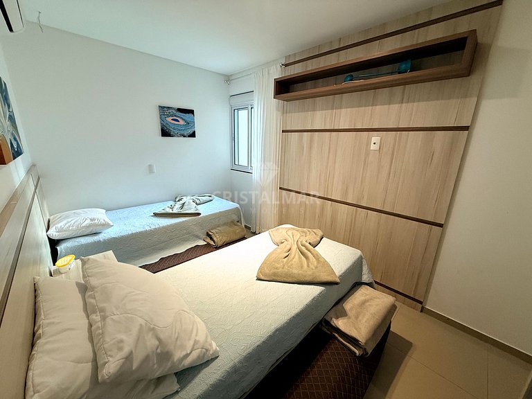141- Apartamento a 80 metros da Praia de Bombas para até 8 p