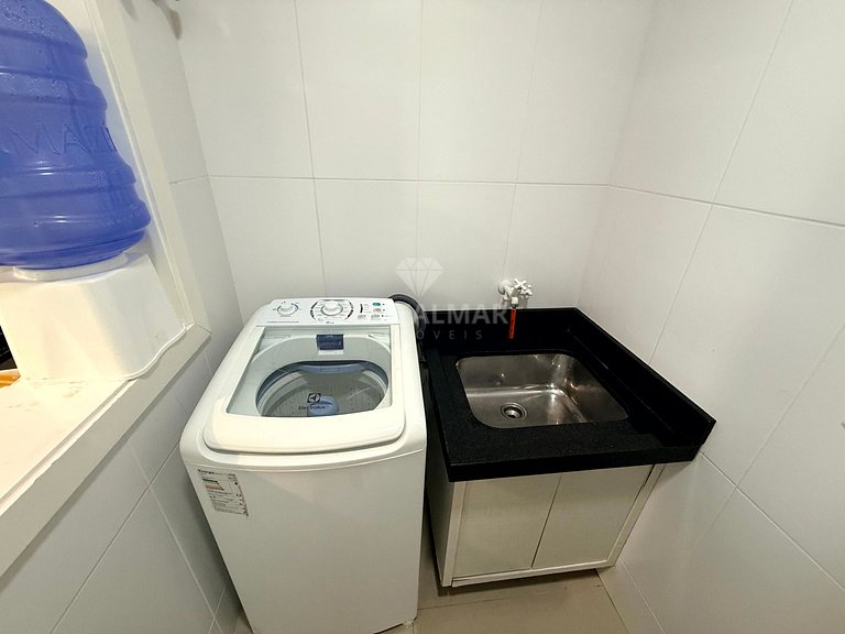 141- Apartamento a 80 metros da Praia de Bombas para até 8 p