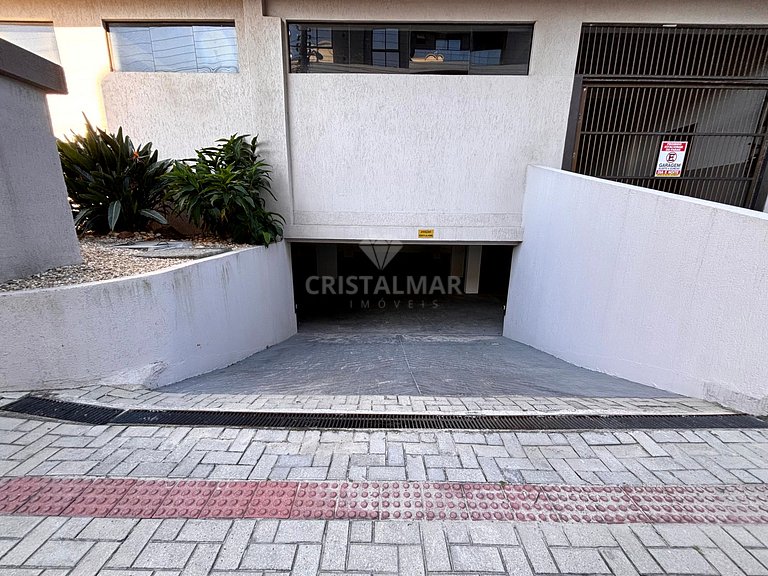 110- Apartamento a 150 m da Praia de Bombas para até 5 pesso