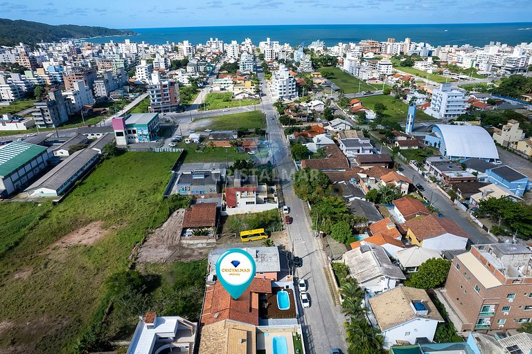 164- Casa con piscina para hasta 12 personas en Bombas