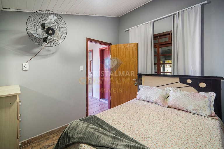 164- Casa con piscina para hasta 12 personas en Bombas