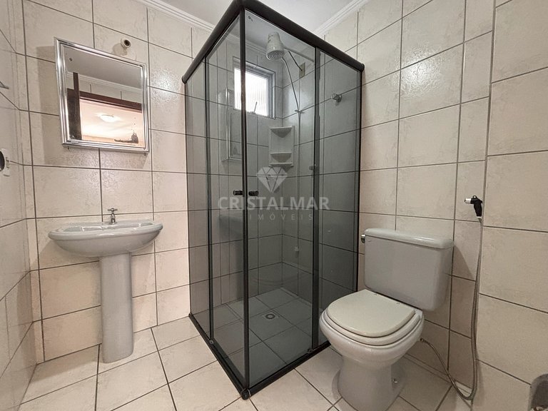 Apartamento de 2 habitaciones con vista parcial al mar a 70