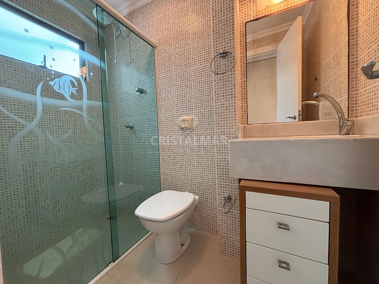 030- Apartamento completo a poucos metros da praia em Bombas