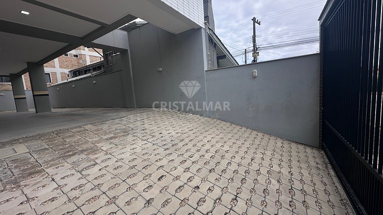 Apartment with 2 suites, swimming pool, located between the