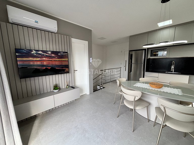 Duplex penthouse facing the street, just 150 meters from Can