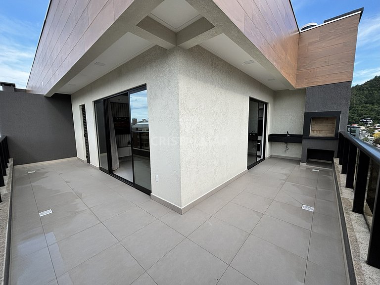 Cobertura Duplex com 3 Suítes a 150m da Praia