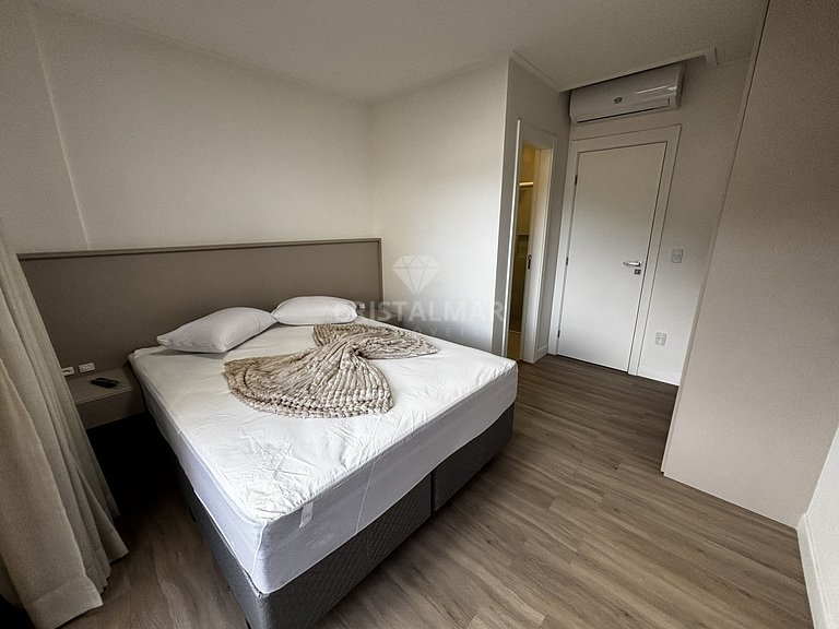 L026- Apartamento nos fundos, no primeiro andar, edifício co