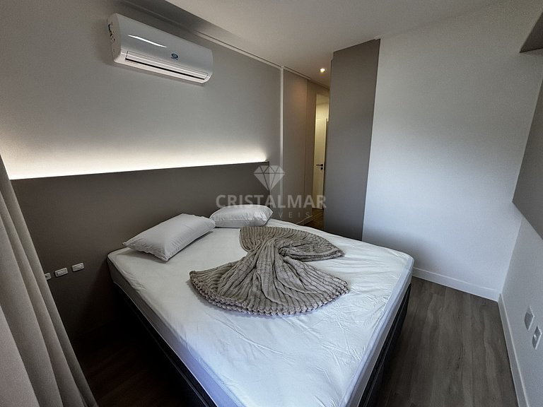L026- Apartamento nos fundos, no primeiro andar, edifício co