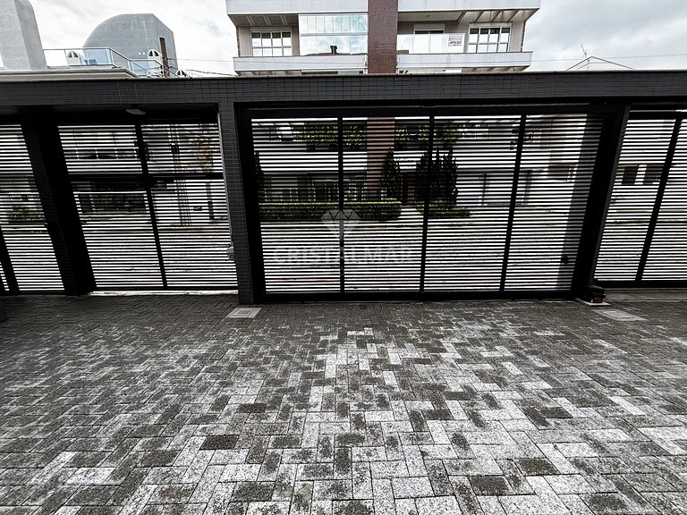 Back apartment on the first floor, building with elevator, 1