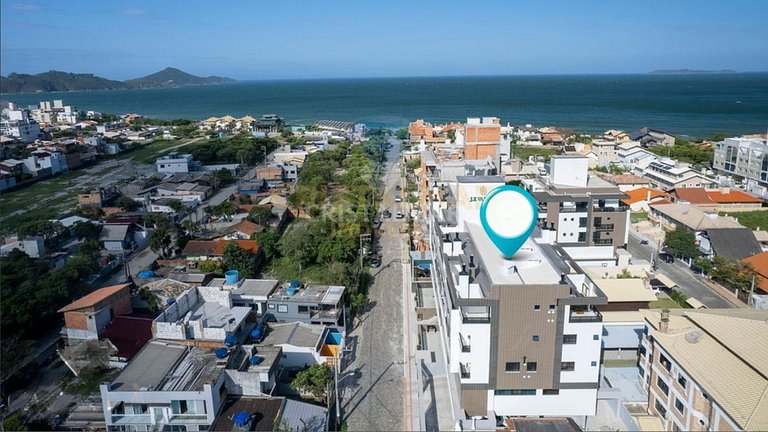 Apto/2 suítes/piscina/Meio das praias Canto Grande