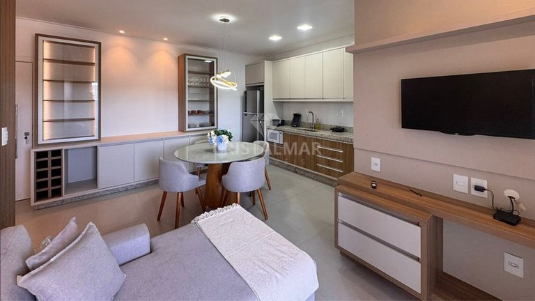 Apartment with 2 suites, swimming pool, located between the