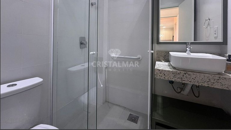 Apartment with 2 suites, swimming pool, located between the