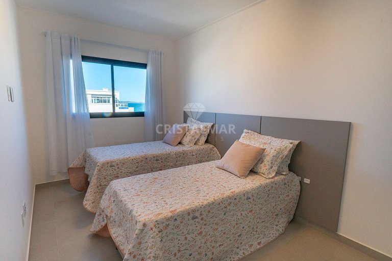 L008- Apartment with 2 suites and sea view in Canto Grande