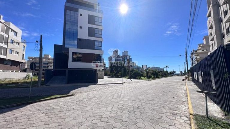 L022 - Apartamento com 3 suítes a 100 metros da praia em Can