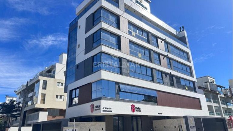 L022 - Apartamento com 3 suítes a 100 metros da praia em Can
