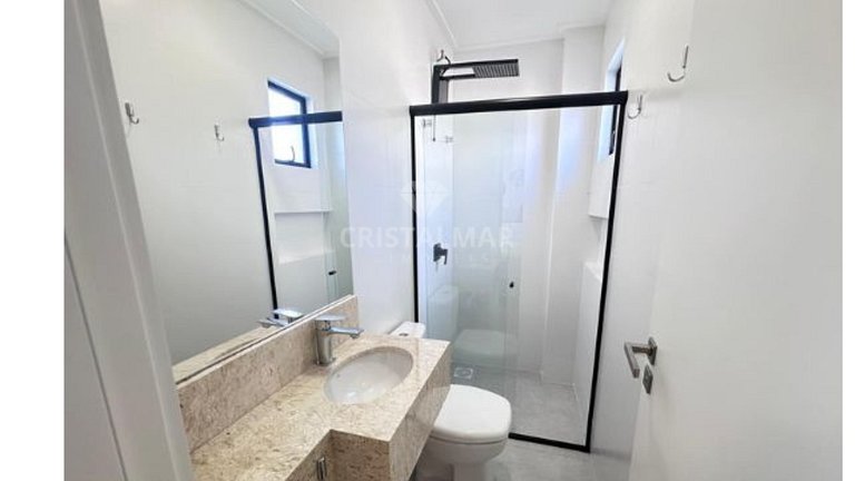 L022 - Apartamento com 3 suítes a 100 metros da praia em Can