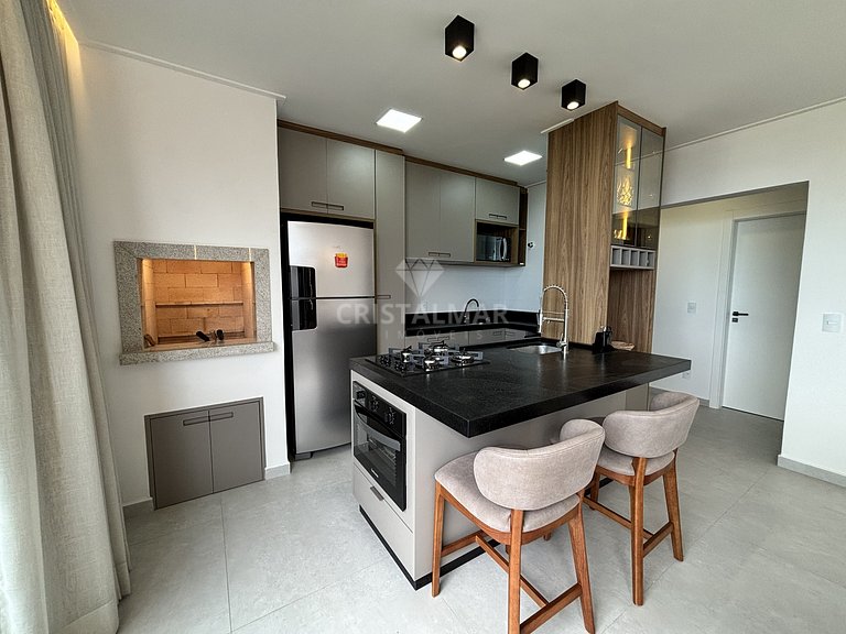 L010A - Apartamento com 3 suítes a 100 metros da praia em Ca