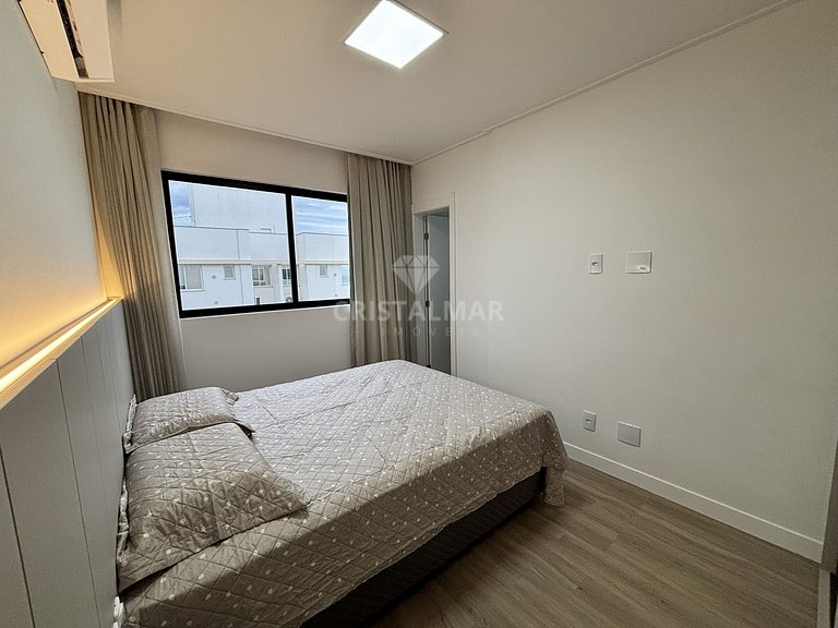 L010A - Apartamento com 3 suítes a 100 metros da praia em Ca