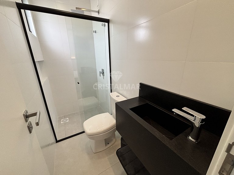 L010A - Apartamento com 3 suítes a 100 metros da praia em Ca