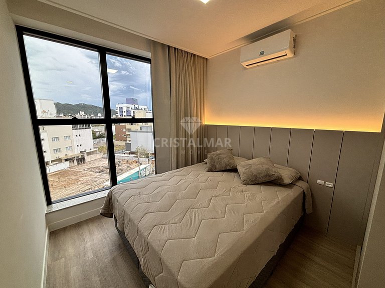 L010A - Apartamento com 3 suítes a 100 metros da praia em Ca