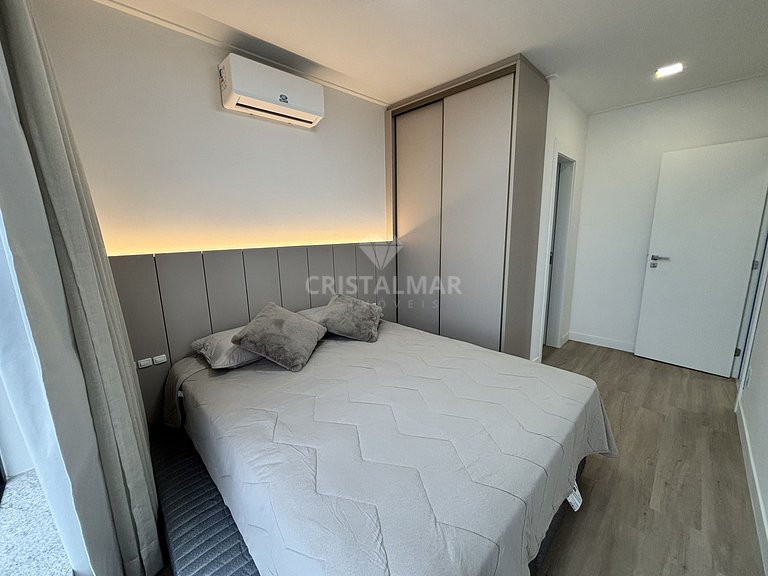 L010A - Apartamento com 3 suítes a 100 metros da praia em Ca