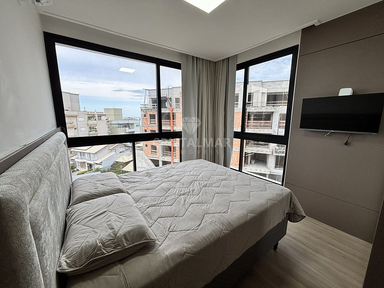 L010A - Apartamento com 3 suítes a 100 metros da praia em Ca