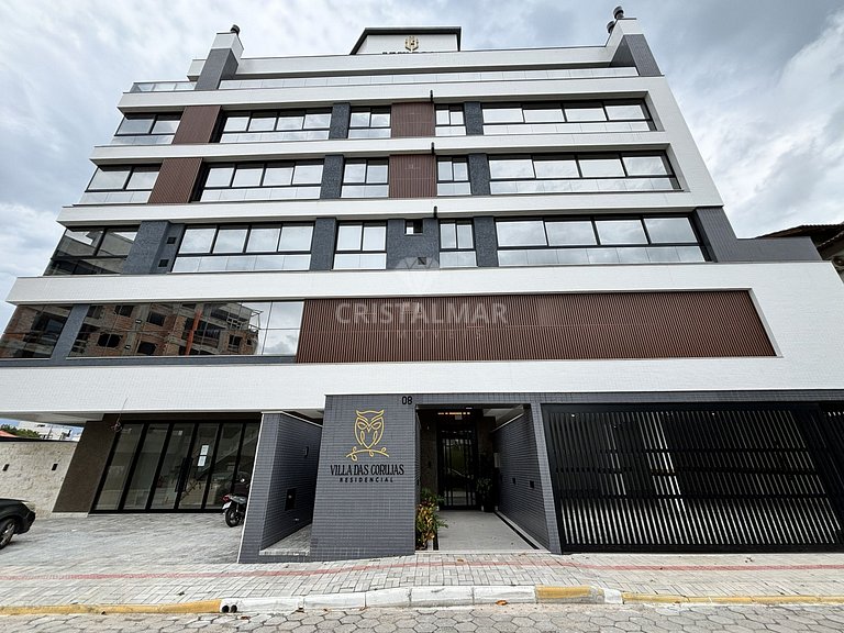 L010A - Apartamento com 3 suítes a 100 metros da praia em Ca