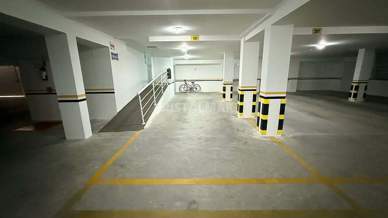 018-Apartamento Amplo a 80m da Praia de Bombas com Churrasqu