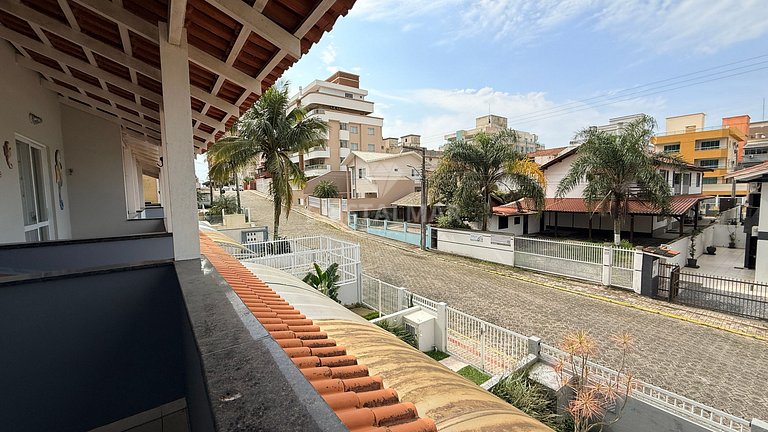 197- Sobrado para 6 pessoas a 250 Metros da Praia de Bombas