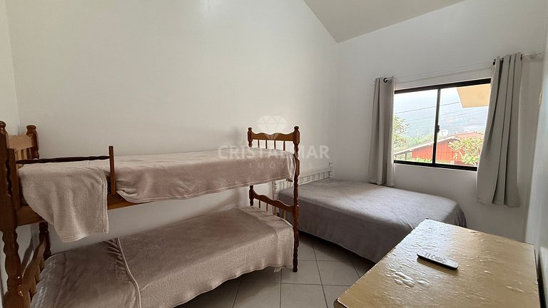 068A- Casa de dos pisos para 6 personas a una cuadra de la p