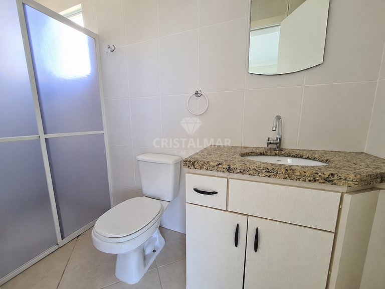 115- Apartamento a 250 m da Praia de Bombas com Churrasqueir