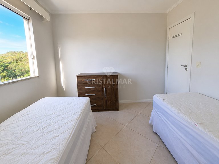 115- Apartamento a 250 m da Praia de Bombas com Churrasqueir