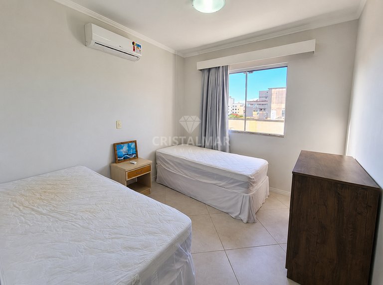 115- Apartamento a 250 m da Praia de Bombas com Churrasqueir