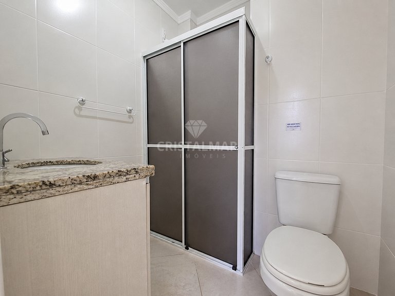 115- Apartamento a 250 m da Praia de Bombas com Churrasqueir
