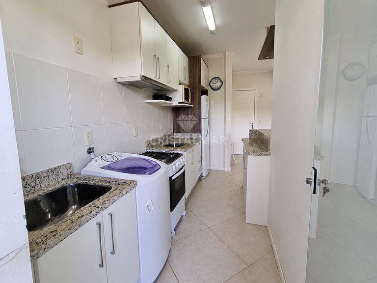 115- Apartamento a 250 m da Praia de Bombas com Churrasqueir