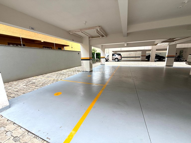 172- Apartamento com Piscina a 250 Metros da Praia de Bombas