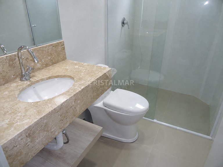 237A- Excelente apto com 2 quartos em Bombas!